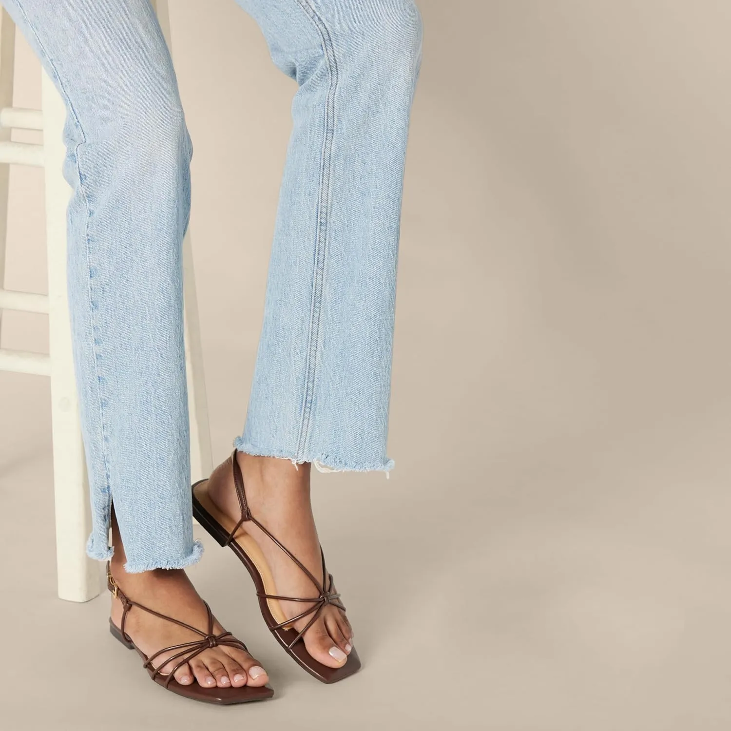 Amazon Essentials Women's Strappy Flat Sandals