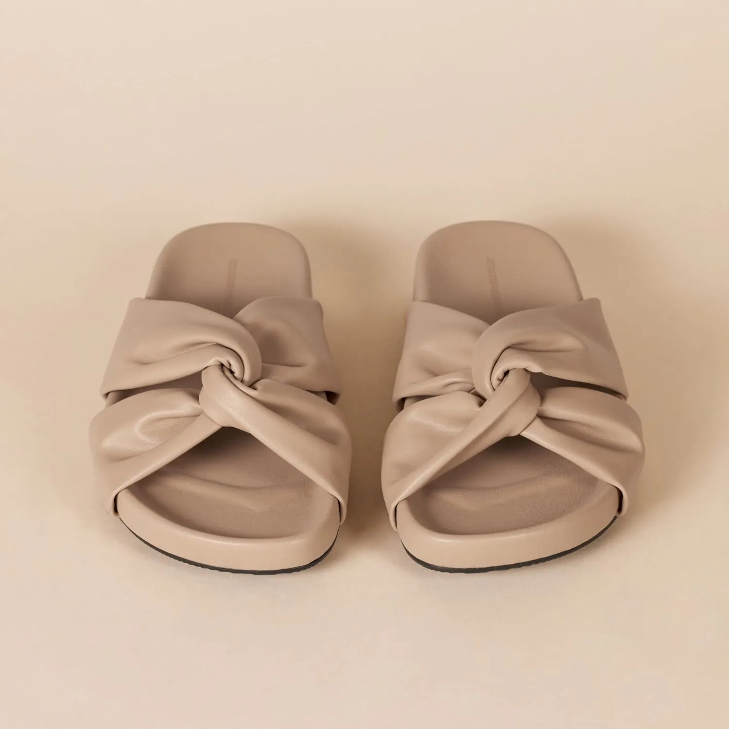 Amazon Essentials Women's Twist Slide Sandal