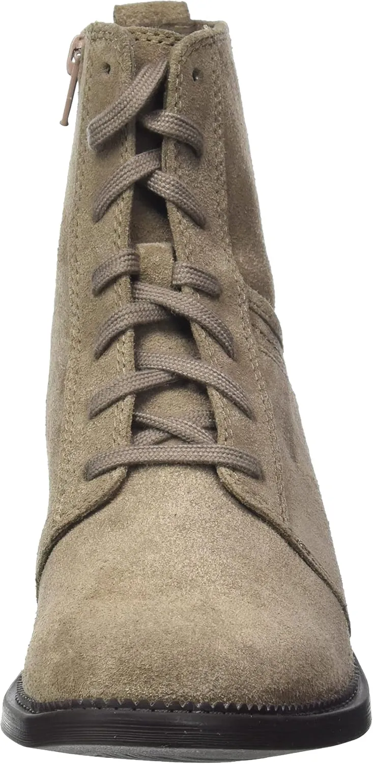 Clarks Women's Classic Boots Fashion