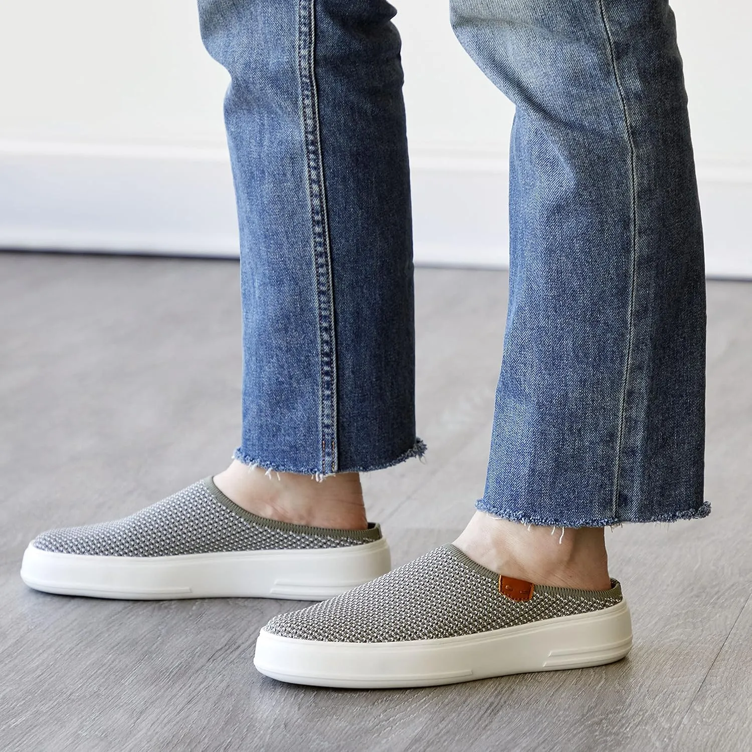 Dearfoams Women's Original Comfort Annie Clog Sneaker