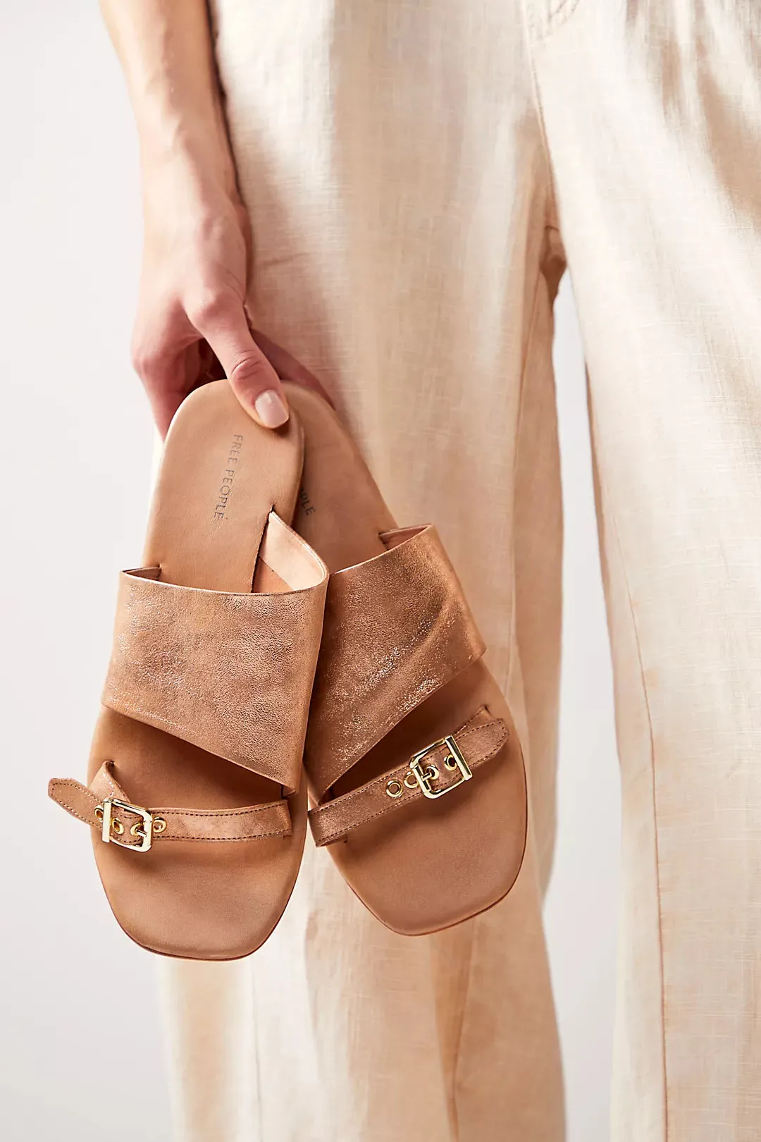FP Mila Minimal Flat Sandal