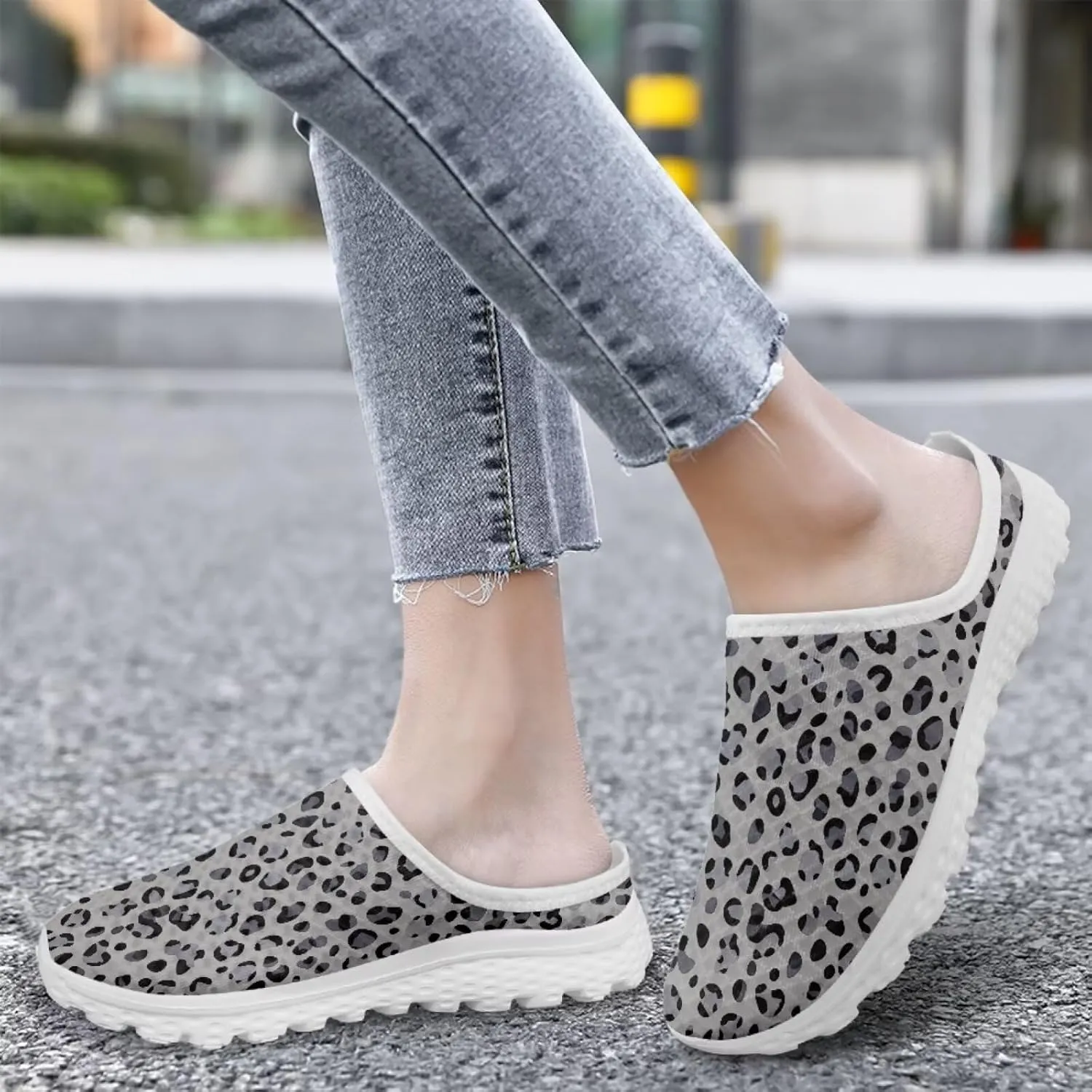 Howilath Animal Print Mule Shoes for Women Garden Clogs Leopard Print Slip on Walking Shoes Mule Sneakers Breathable Loafers