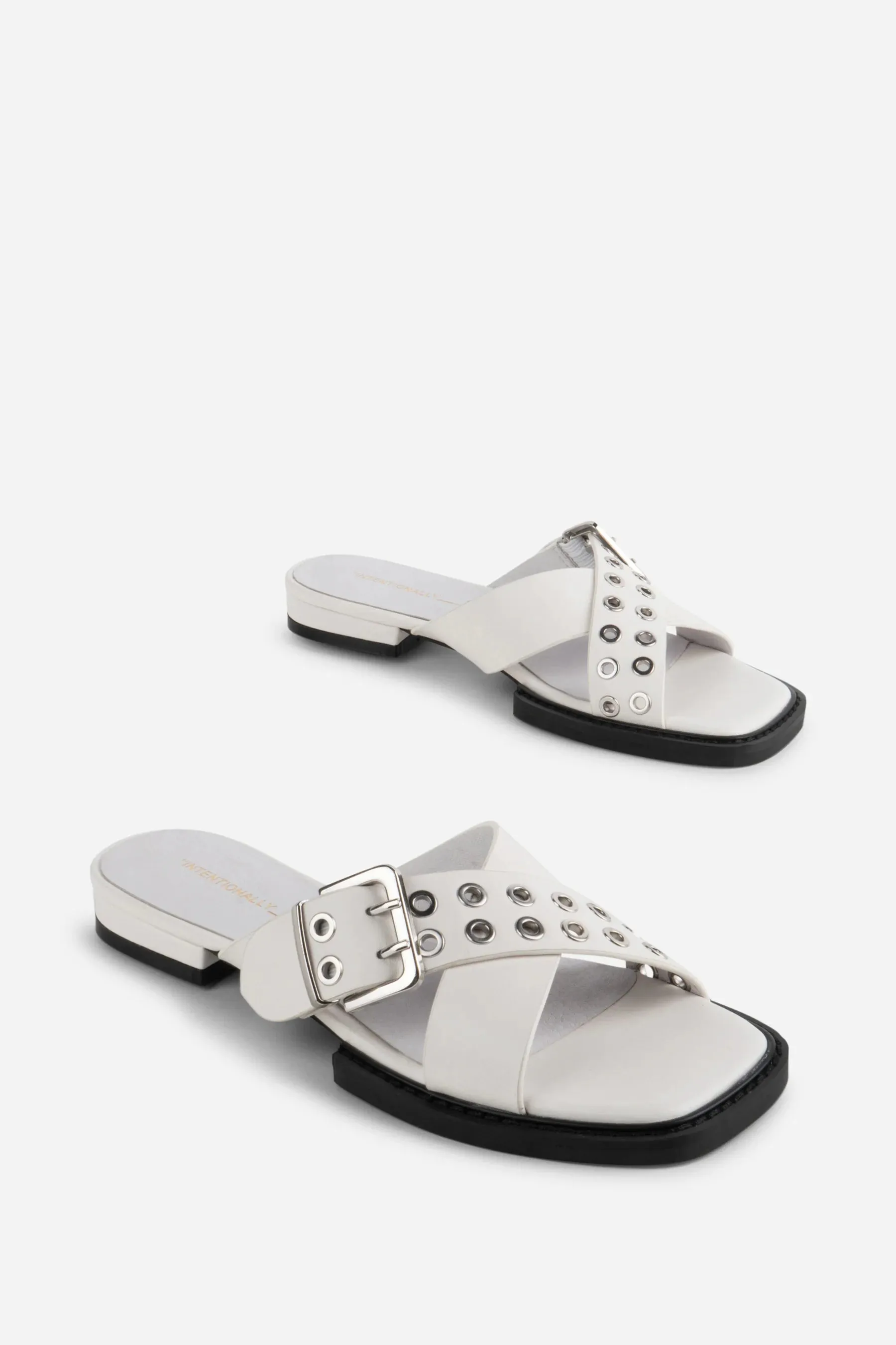 INTENTIONALLY BLANK CLIPZ STUDDED SLIDE WHITE
