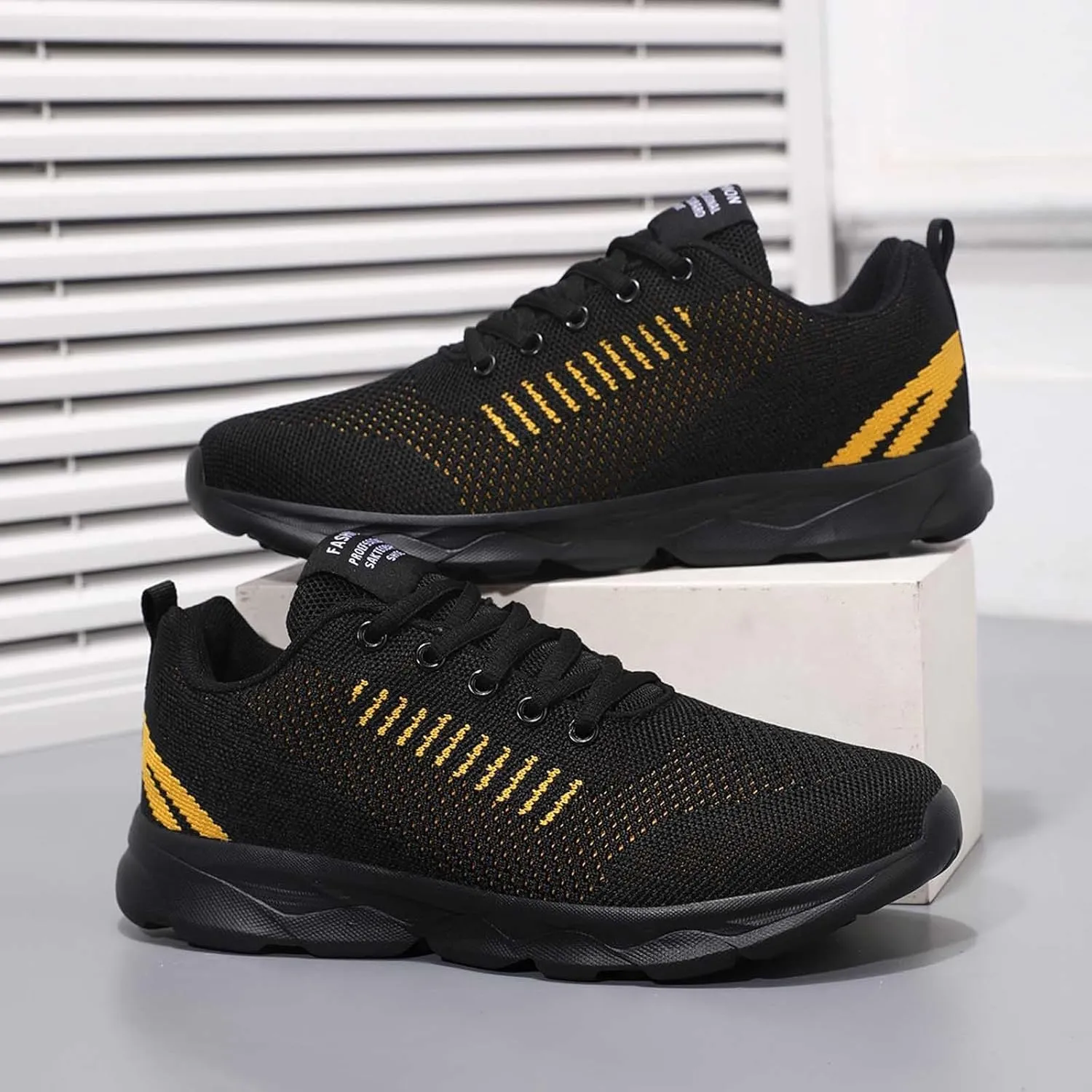 Lovers Fashion Mesh Breathable Flying Woven Sneakers for Men and Women Color Matching Casual Mens Fashion Sneaker Boots
