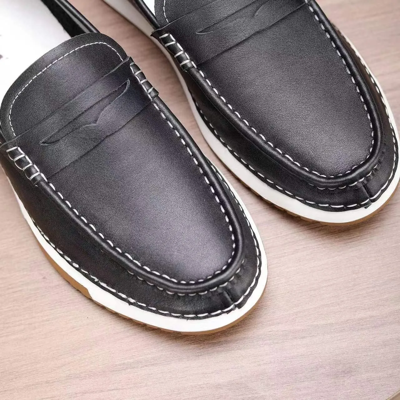 Men's Slip-on Shoe Classic Lightweight Sneaker Real Cowhide Leather Casual Shoes