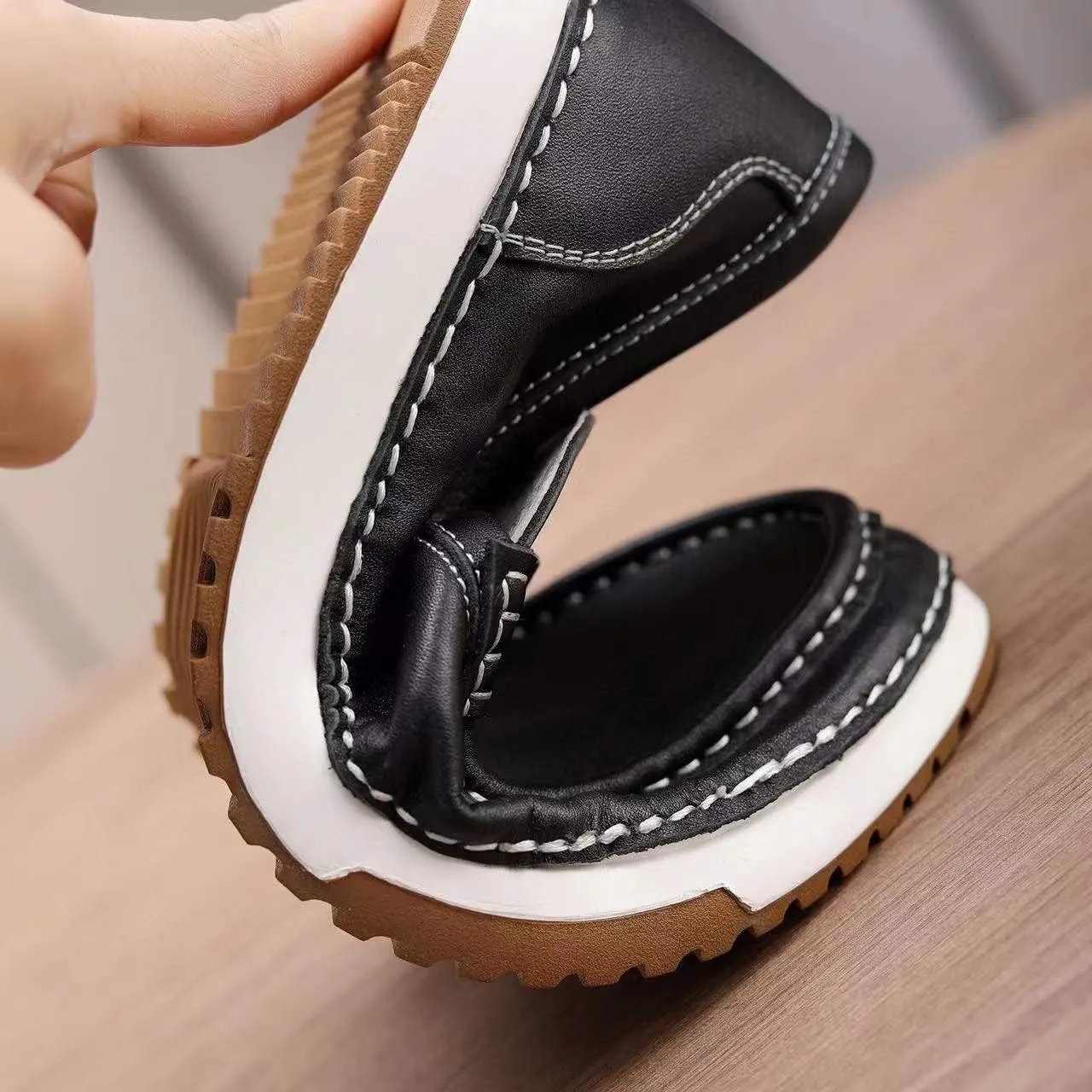 Men's Slip-on Shoe Classic Lightweight Sneaker Real Cowhide Leather Casual Shoes