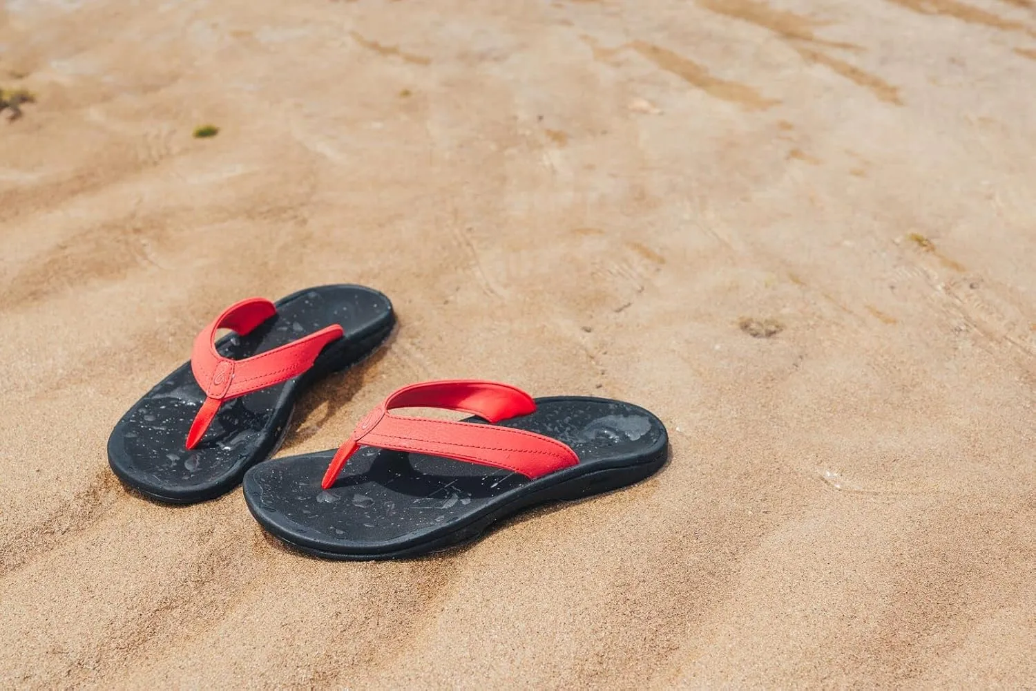 OLUKAI Ohana Women's Beach Sandals, Water Resistant Flip Flops, Arch Support & Comfort Fit, Lightweight & Durable, Enhanced Grip & Traction