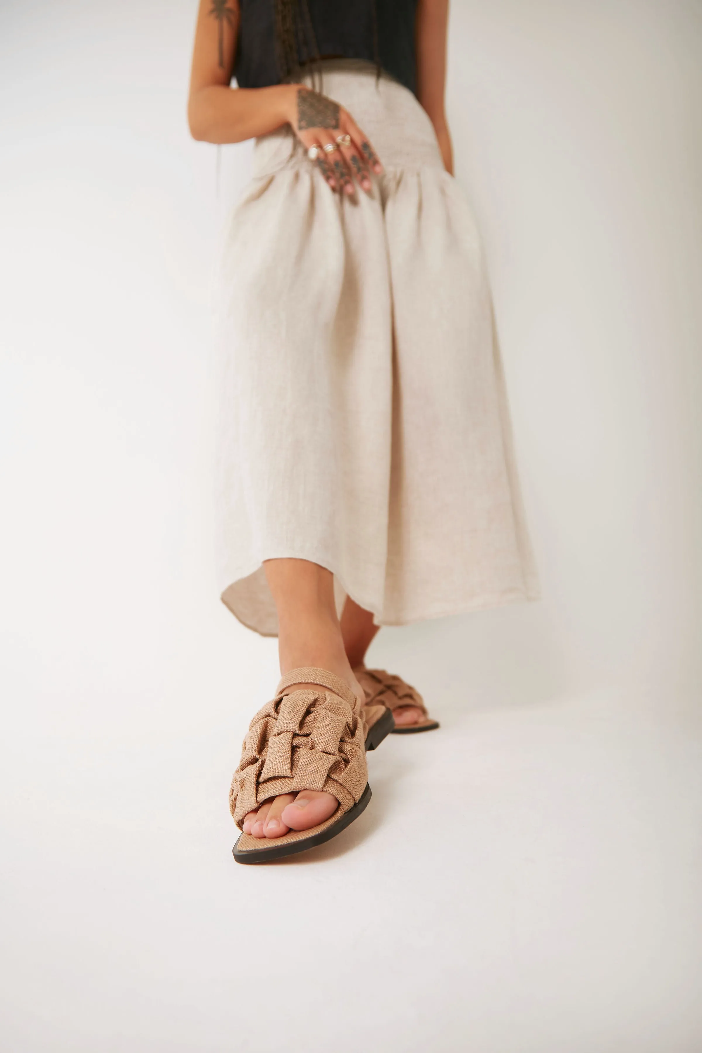 Simone Sandal, Sand Linen