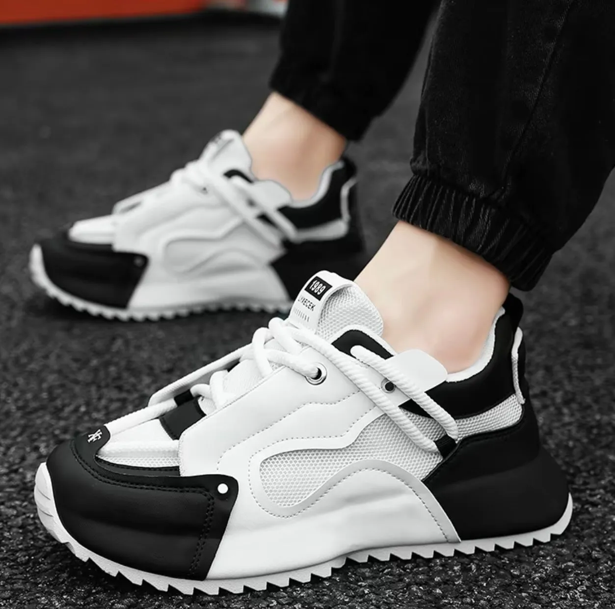 Sporty shoe Men's fashionable skateboarding shoes, casual, breathable, lightweight, comfortable, sports shoes, thick soled, wear-resistant, anti slip, sweat proof, fitness training shoes