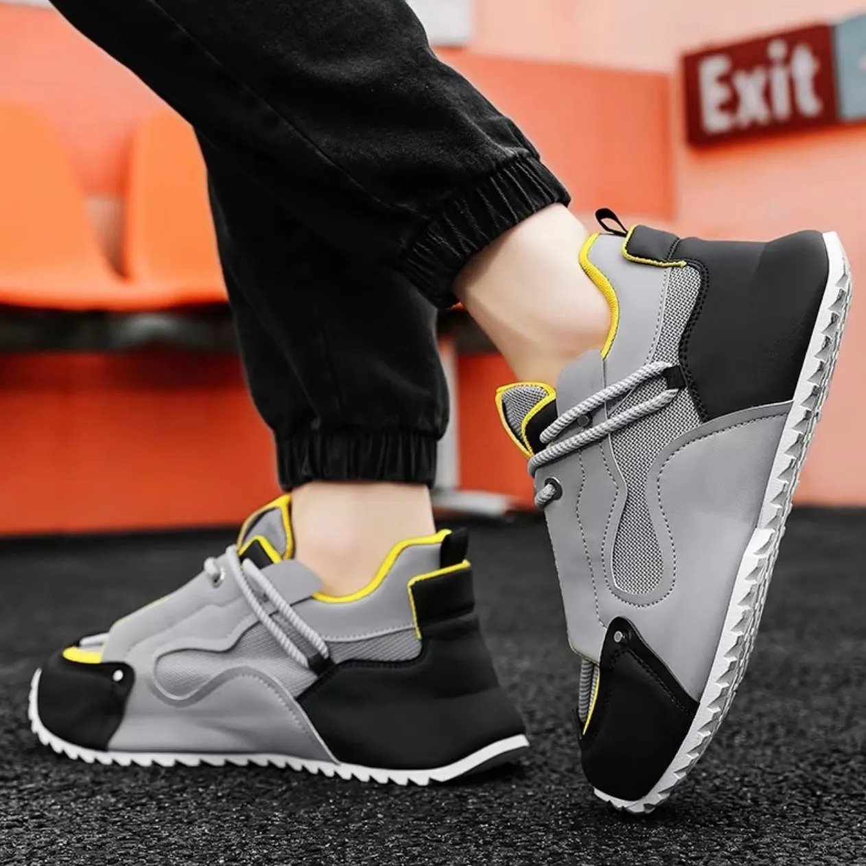 Sporty shoe Men's fashionable skateboarding shoes, casual, breathable, lightweight, comfortable, sports shoes, thick soled, wear-resistant, anti slip, sweat proof, fitness training shoes