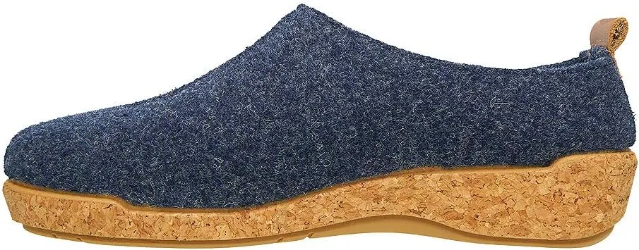 Taos Footwear Women's Wonderwool Clog