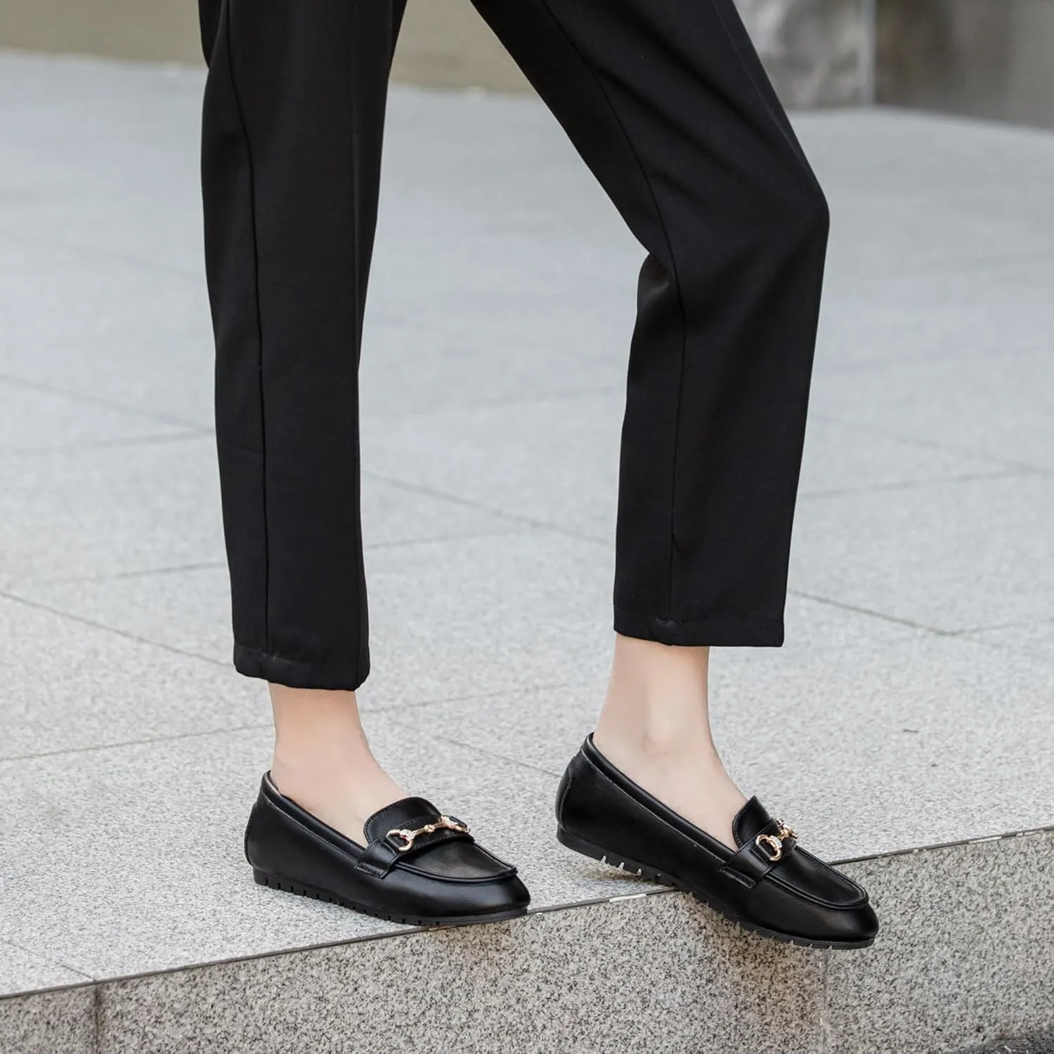 Women's Wide Loafers Casual Slip on Flat Shoes Women's Comfort Penny Loafers with Arch Support Women Dressy Moccasins